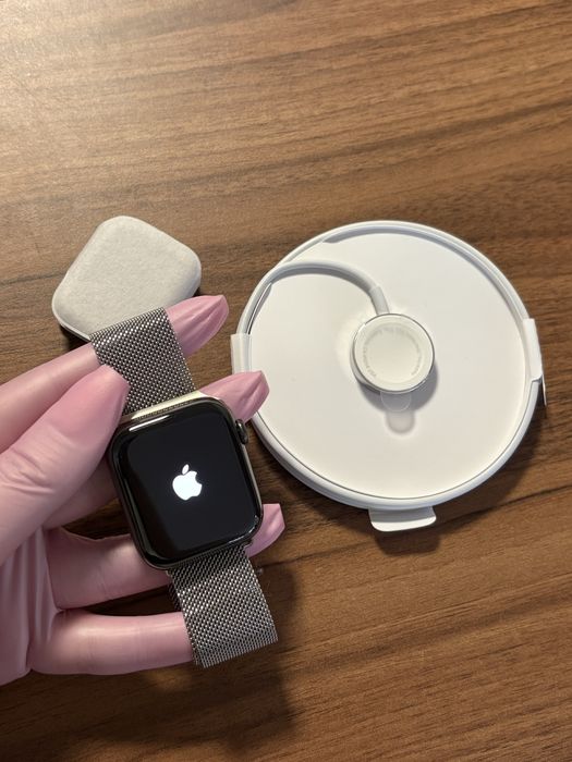 Apple Watch Seria 6 Stainless Steel / 44 mm / GPS / Black / Nou