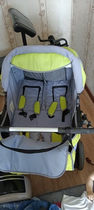 Коляска для двойни с переносками