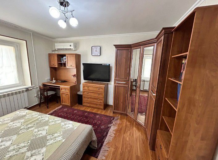 Novza metrosi oldida 2/2/4 50m² boʻlgan shinam kvartira ijaraga