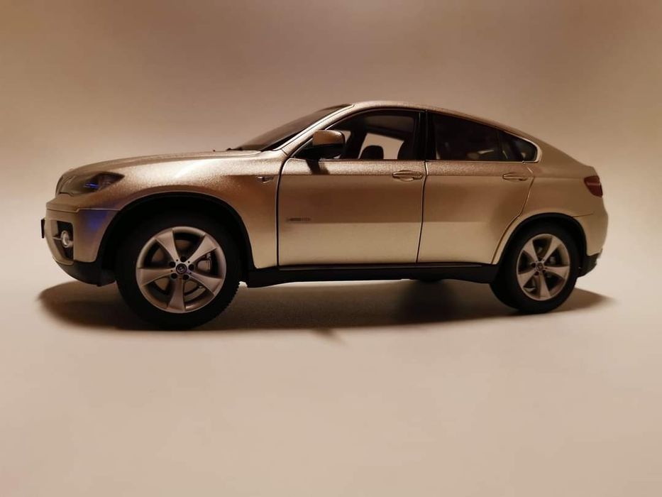 Machetă  BMW X 6 Gold  1/18 Kyosho  foarte rară pe auriu!