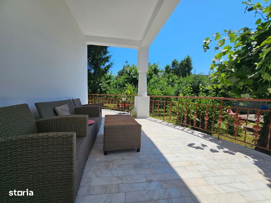 Casa eleganta cu tavane inalte si gradina superba