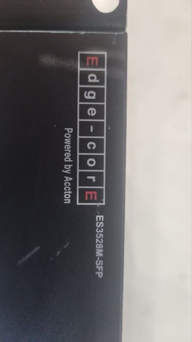 24 + 4 портов SFP Layer2 суич Edgecore ES3528M-SFP