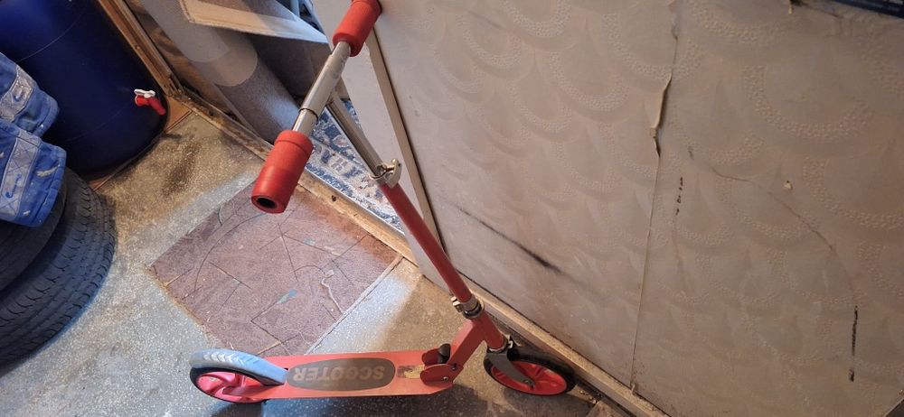 Vând trotinetă ieftin  100 lei !!!