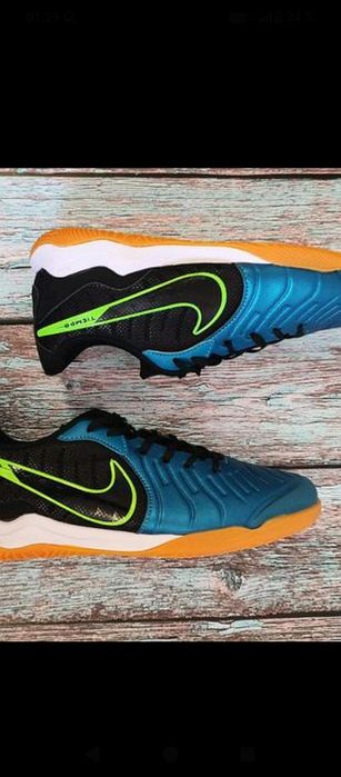 Продам футзалки tempo