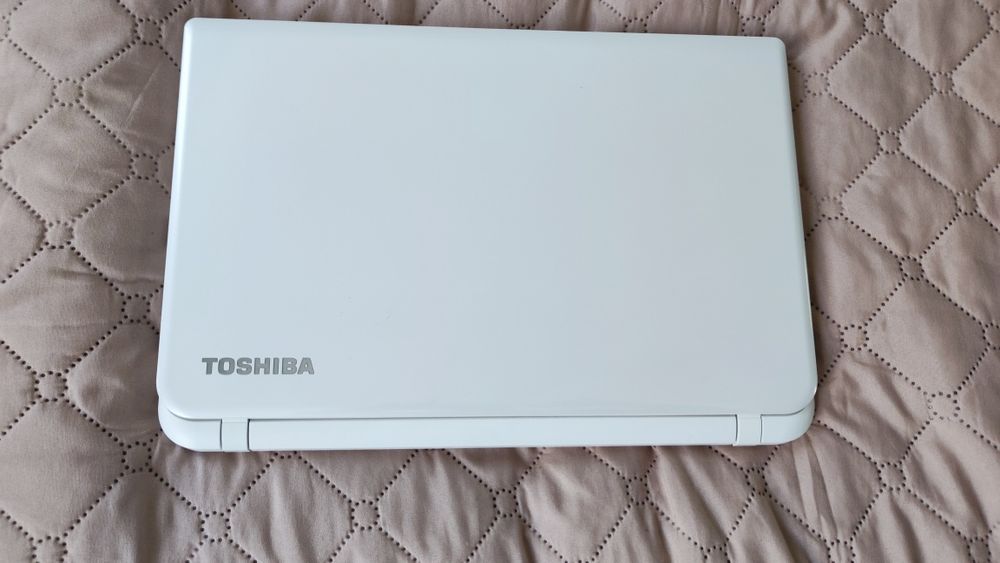 Лаптоп Toshiba satellite L50-B