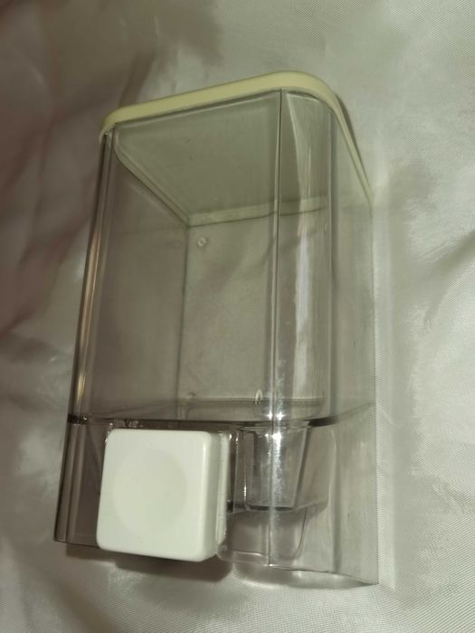 Диспенсър за течен сапун