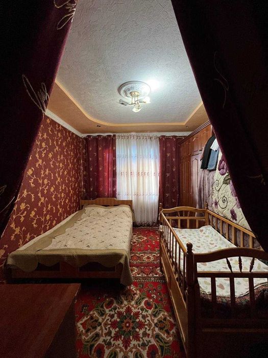 3 хонали квартира барча жихозлари билан сотилади.