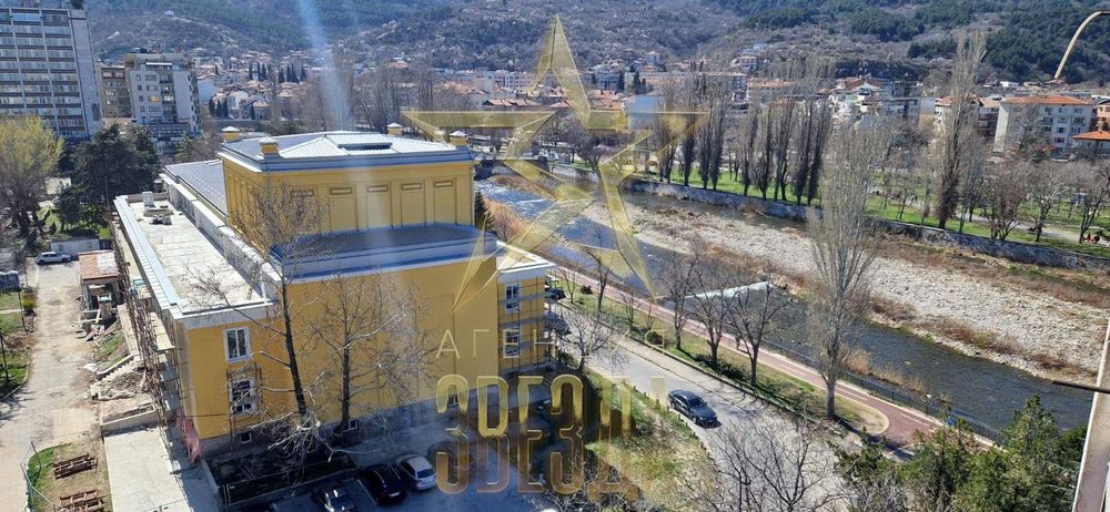 Апартамент с 3 стаи в центъра