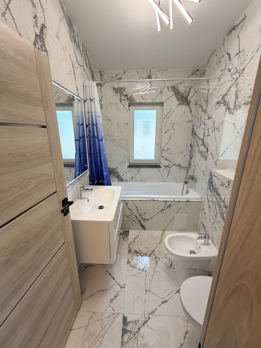 Se oferă spre închiriere casă tip duplex, situată în zona Burdujeni