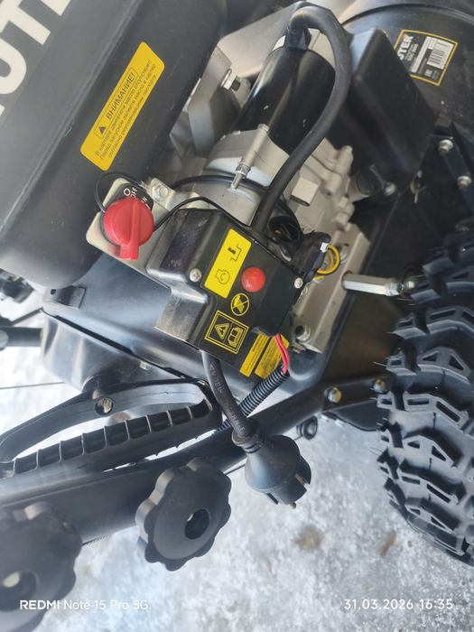 Продам снегоуборщик