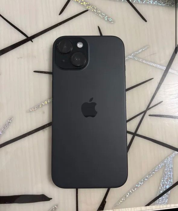 Vand iphone 15 baterie 85%