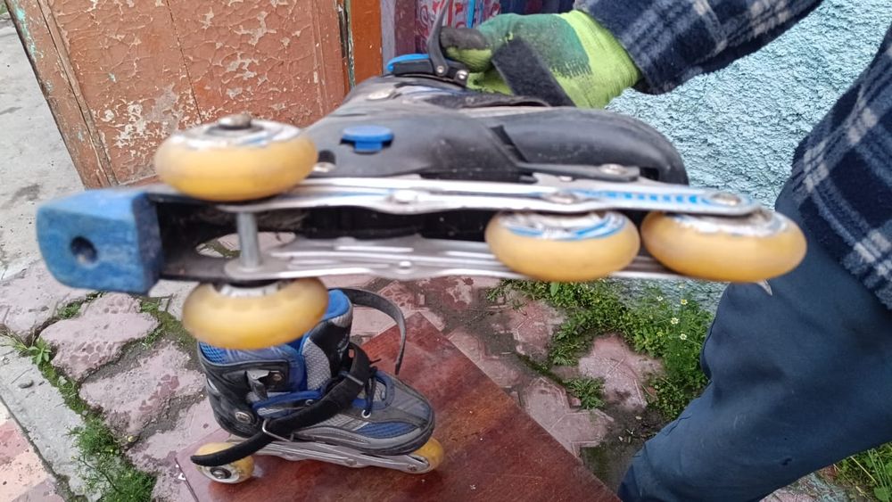 Продам роликовые коньки