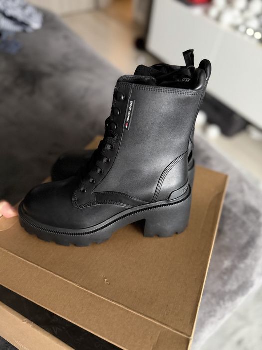 Tommy Jeans ghete cu tocuri si fermoar din piele neagra marimea 37 noi