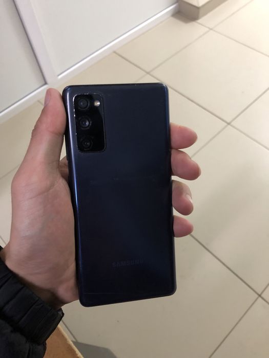 Продам Samsung S20FE идеал