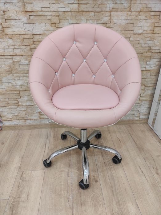 Професионален стол за маникюристи