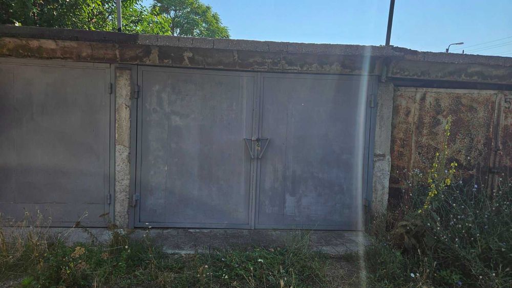 Гаражна врата масивна и здрава