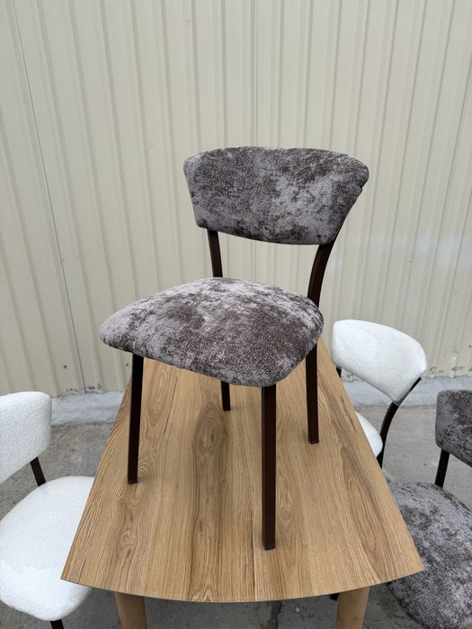 Stol stul kafe restaran va honadon uchun