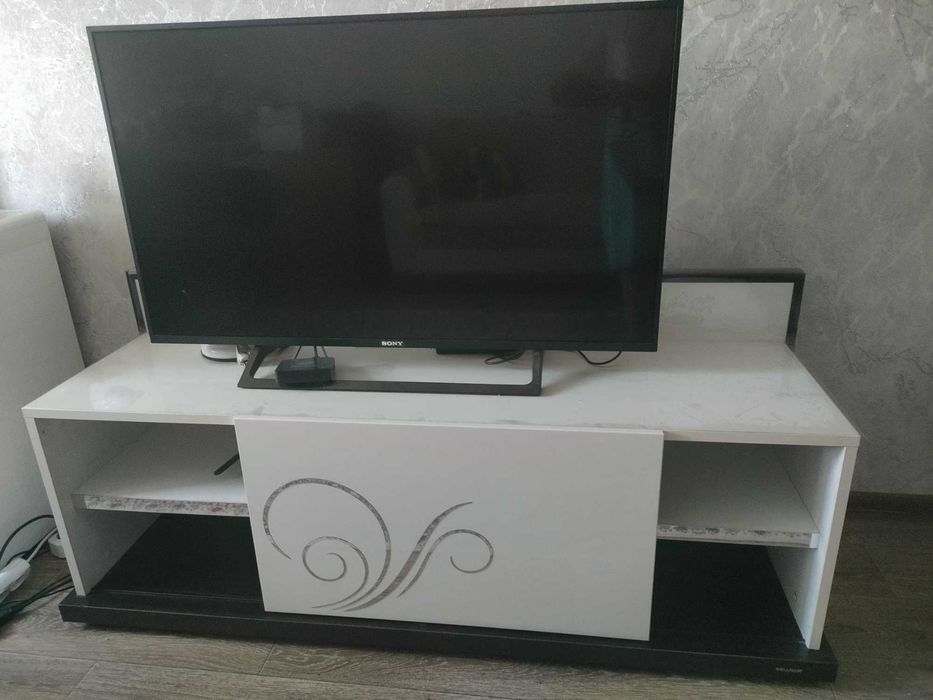 Продам срочно Тумбу под телевизор