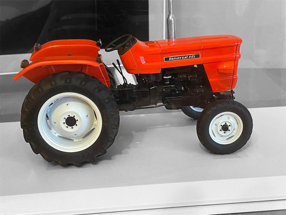 Machete tractoare UTB 445 scara 1:18