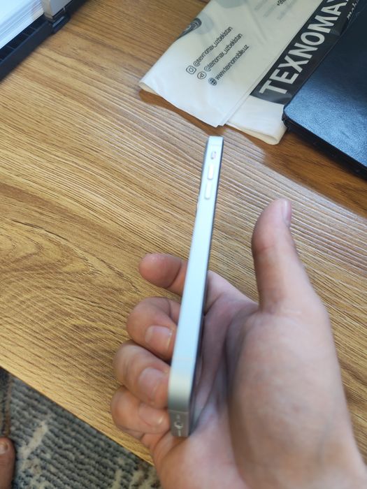 IPhone Xs. 17 pro korpus taqilgani