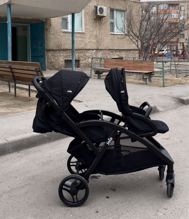 Продается коляска Joie !
