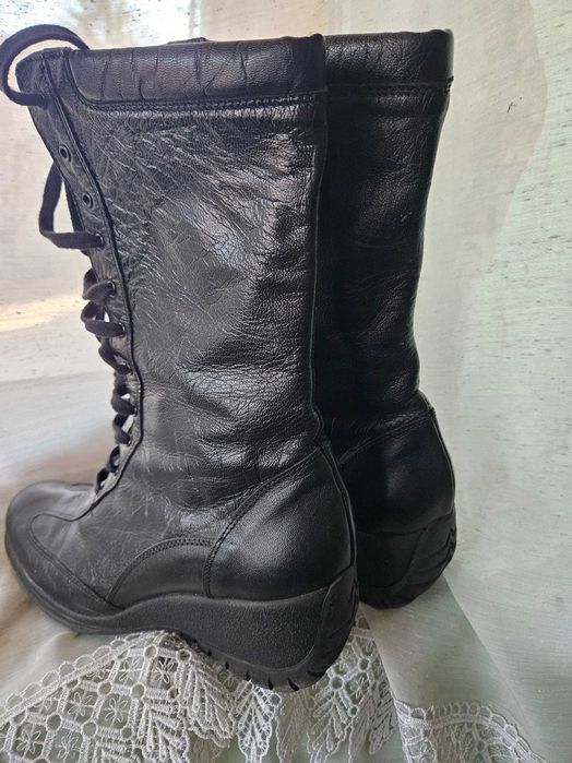 Ботуши и обувки.