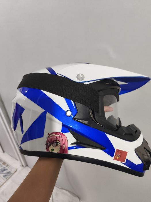 продам шлемы белый и синий