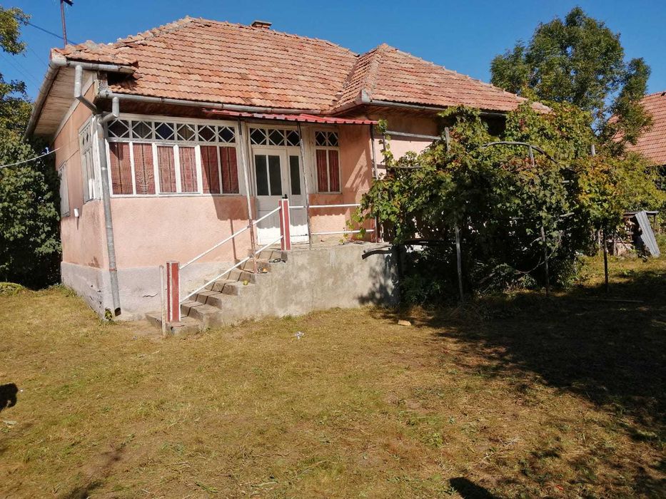 Casă de vânzare - com. Râșca sat Mărcești, cu anexe și teren (7500 mp)