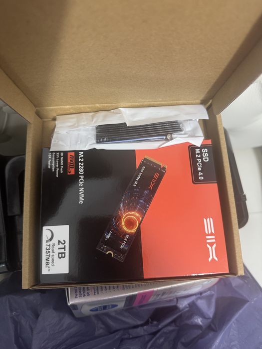 Vând SSD M.2 NVMe PCIe 4.0 – 2TB, model X740, nou sigilat