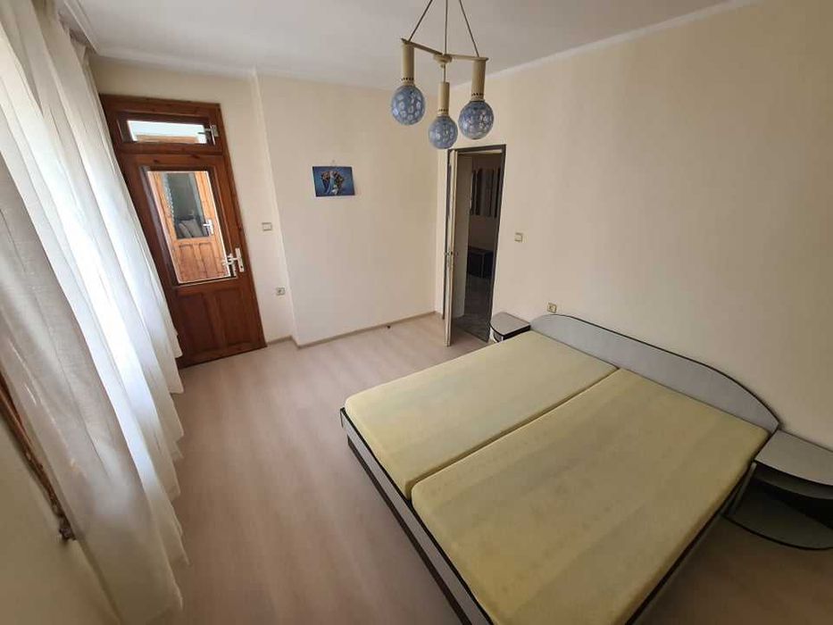 Дава се под наем Тристаен апартамент в Бургас, Лазур - 96 кв.м за 459 € - Снимка #2