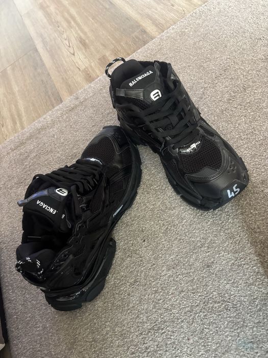 Balenciaga runner black