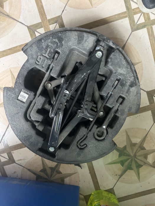 Домкрат новый 1 большой 1 маленький