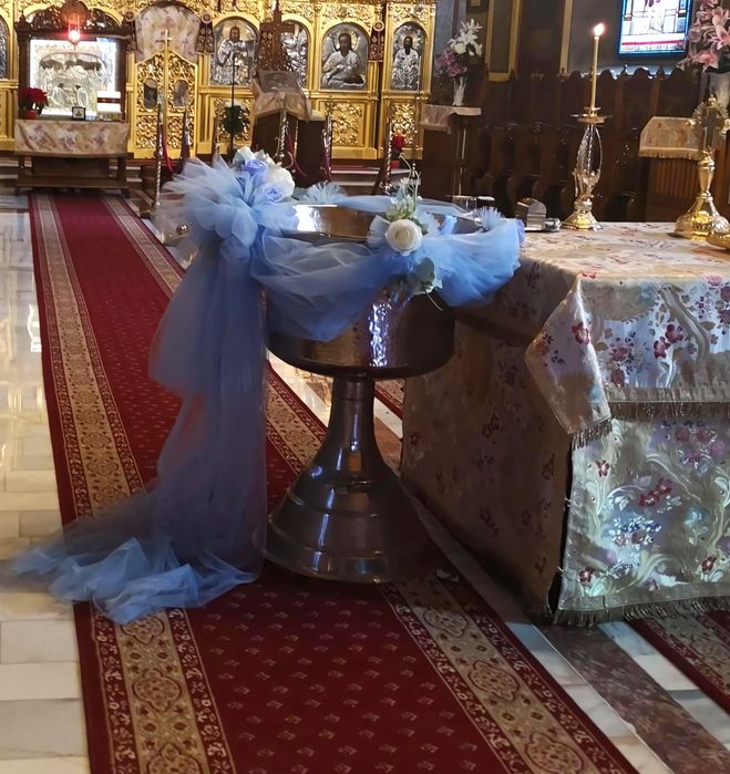 Decor flori cristelnita aranjament  botez băiat - închiriat