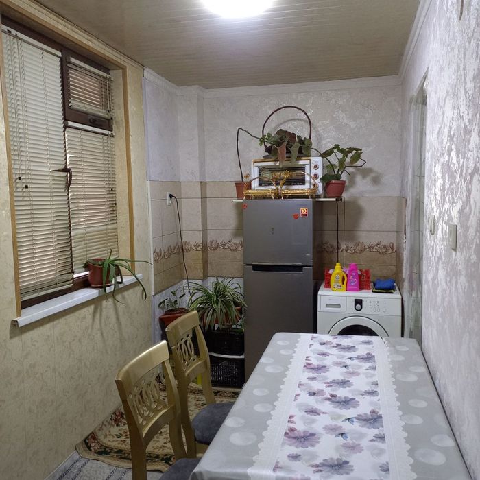 Uy sotiladi 3 xona yevro remont