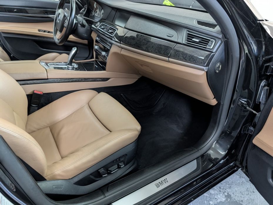BMW Seria 7  F01 XDrive M Pachet