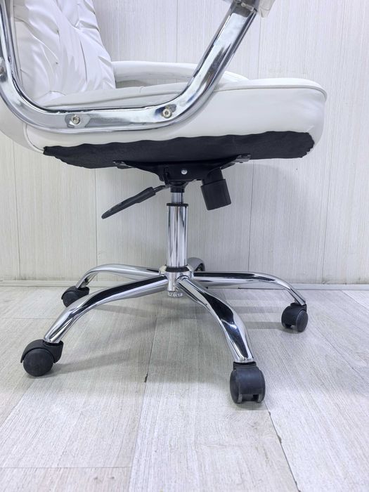 Эргономичное кресло из искусственной кожи PU