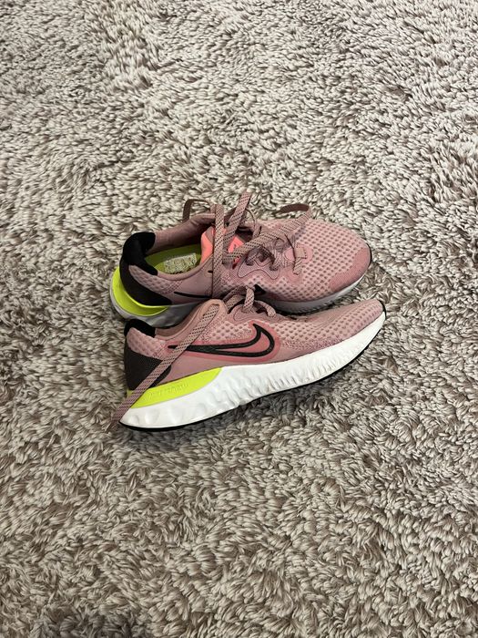 Nike Renew Run -оригинални дамски маратонки