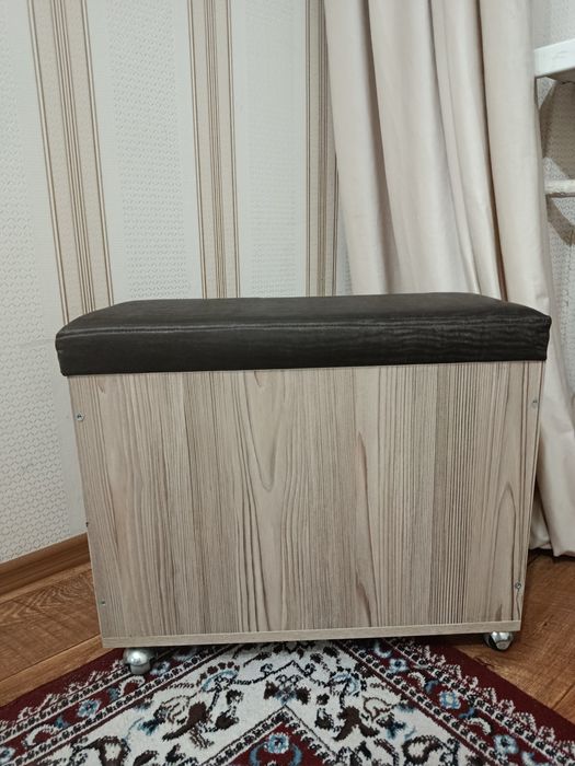 Пуф с ящиком для хранения, на колесиках