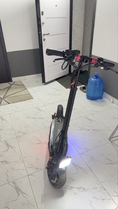 Kugo M4 PRO самокат срочно продается