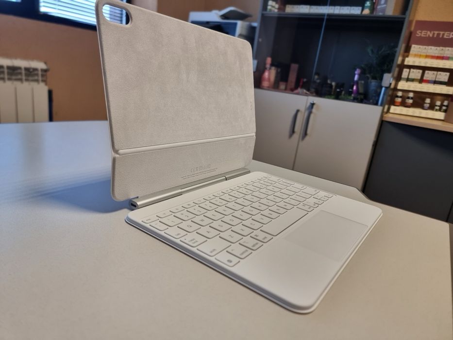 iPad Magic Keyboard- iPad Air 11-inch