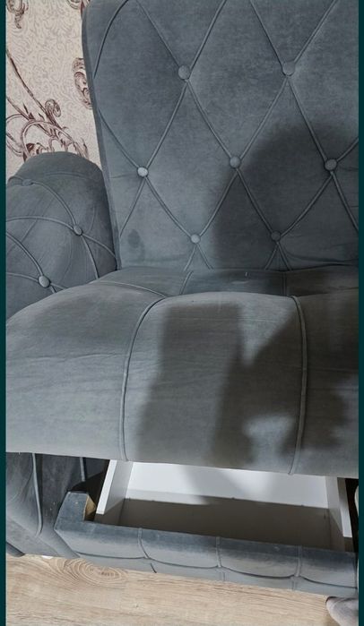 Продам диван и кресла 200000