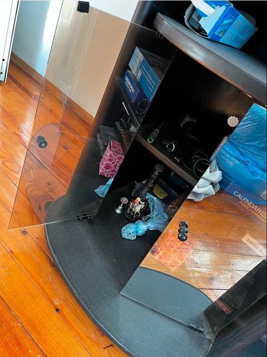 Продавам TV-шкаф