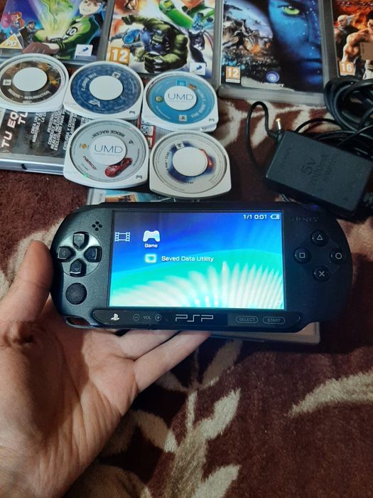 Vand PlayStation portabil street 1004 psp în stare bună cu 10 jocuri