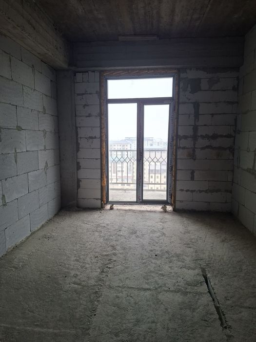 Оху кафеси тогриси уй сотилад 94кв каропка 3 хона