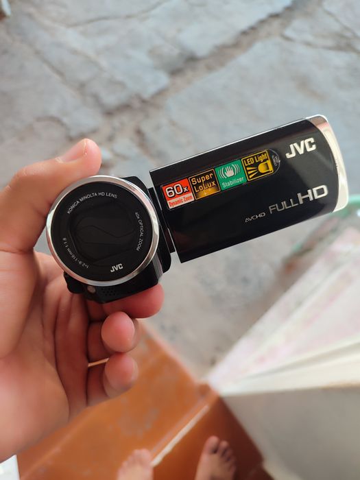 Foto kamera sotiladi