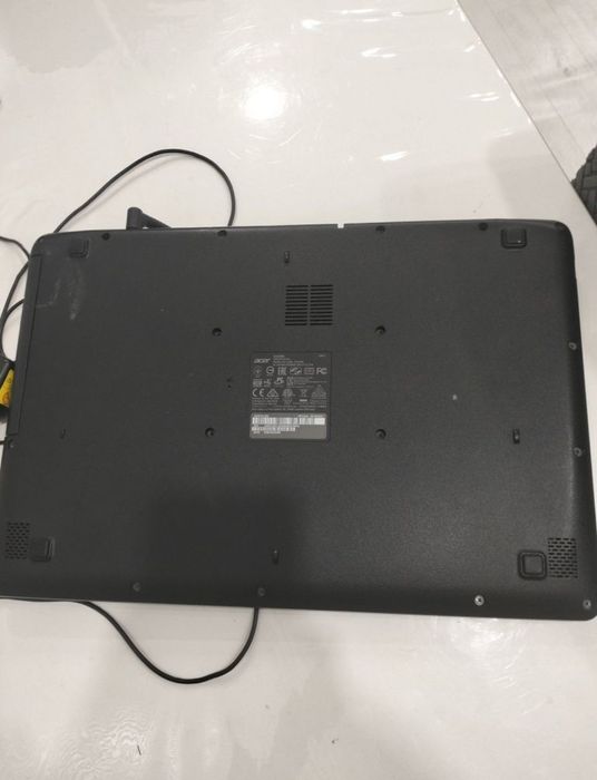 Продам б/у ноутбук acer разбитый дисплей