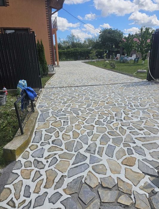 Vând piatră naturală de munte poligonală și montez