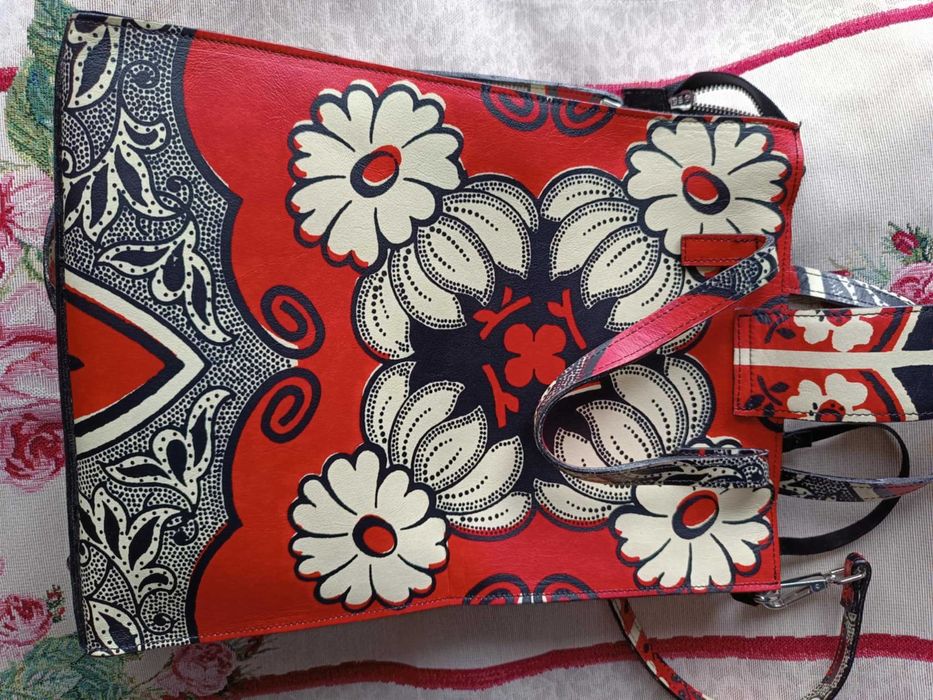 червено и черно ест. кожа чанта на Габина