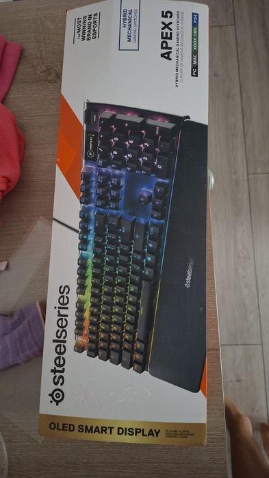 Vand steelseries apex 5 Nouă!!