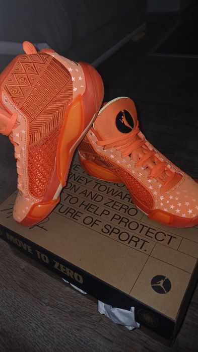 Дамски маратонки Nike Jordan на звезди